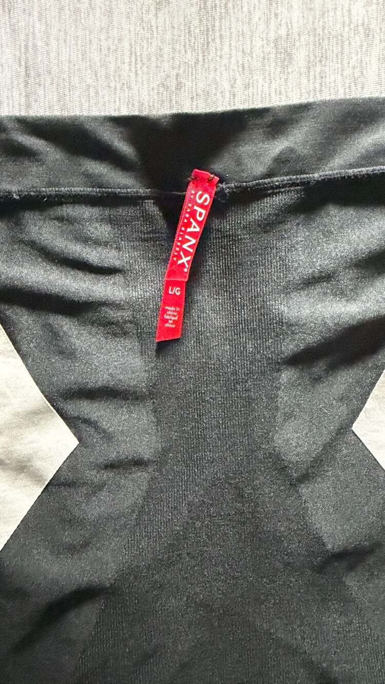 Spanx Higher Power Mid-Thigh Shaping Shorts Black L